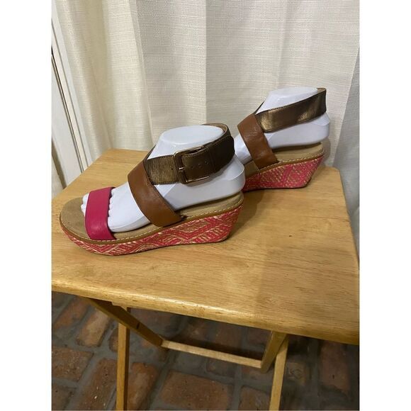 Vionic ankle strap wedge sandals - Picture 2 of 8